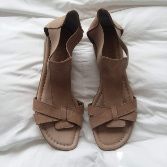 THE FLEXX Shoes - New - The Flexx - Band Together Tan Sandals